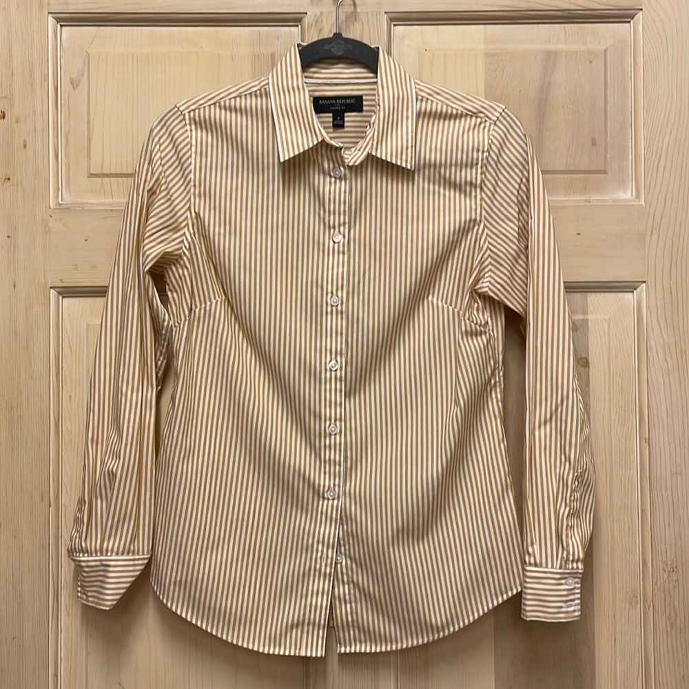 Long sleeved yellow and white Banana Republic button up tailored fit shirt